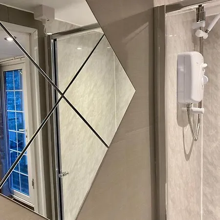 롯지 Apple Tree Hut, In A Private Garden 스킵턴