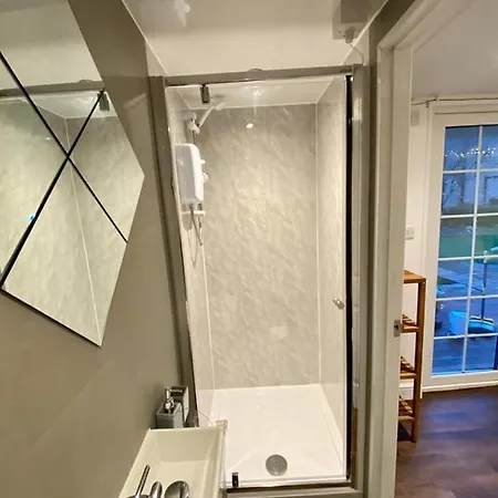 Apple Tree Hut, In A Private Garden * Skipton