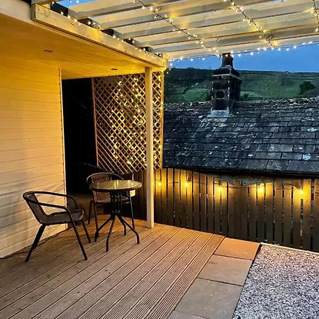 Apple Tree Hut, In A Private Garden Chata Skipton