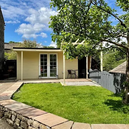 Apple Tree Hut, In A Private Garden Hytte *
