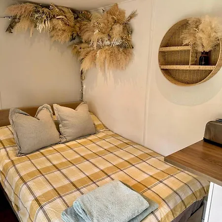 Apple Tree Hut, In A Private Garden *