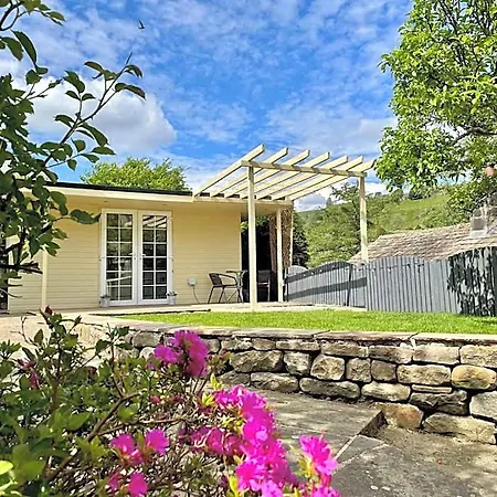 Apple Tree Hut, In A Private Garden *