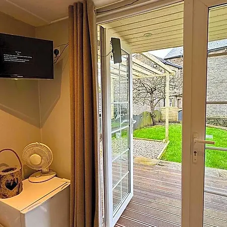 Apple Tree Hut, In A Private Garden *