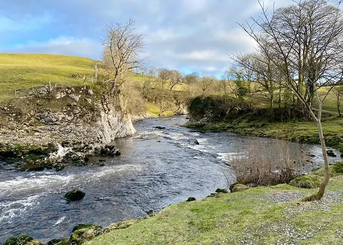 Apple Tree Hut, In A Private Garden Lodge Skipton