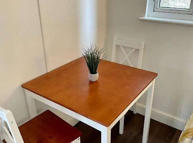 Lodge Apple Tree Hut, In A Private Garden Skipton