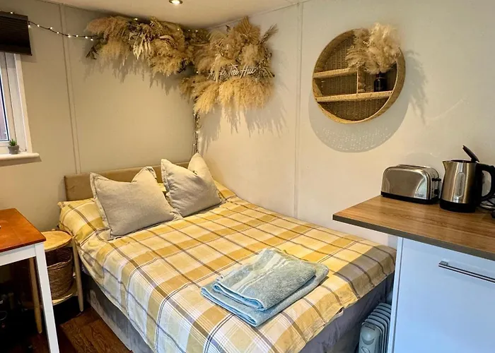 Apple Tree Hut, In A Private Garden Lodge *