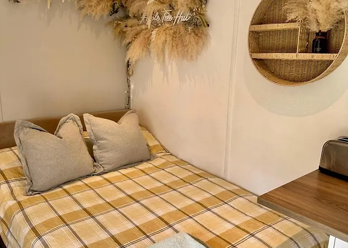 Apple Tree Hut, In A Private Garden *