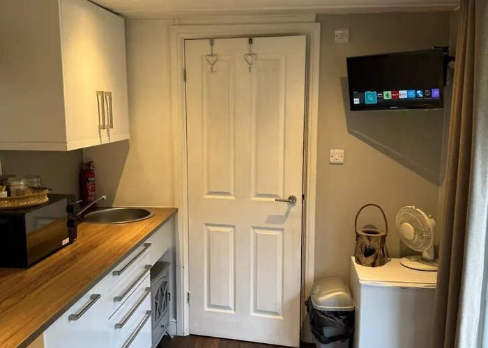 Apple Tree Hut, In A Private Garden * Skipton