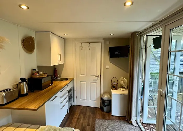 Lodge Apple Tree Hut, In A Private Garden