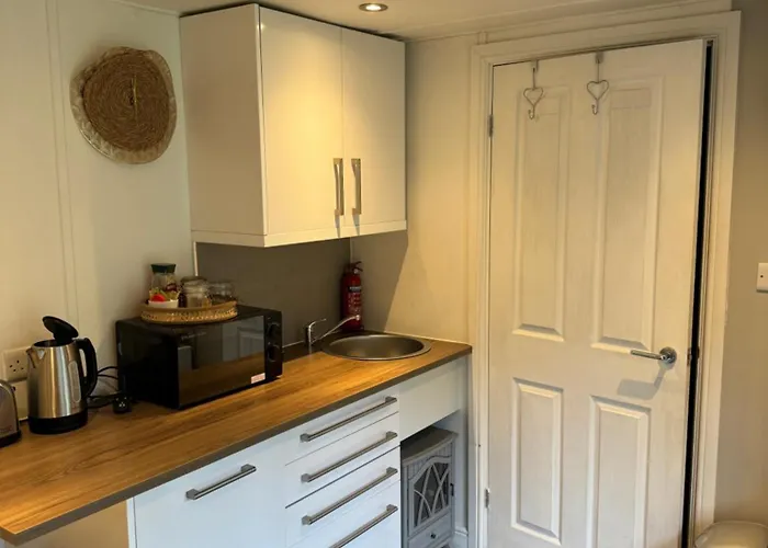 Lodge Apple Tree Hut, In A Private Garden *